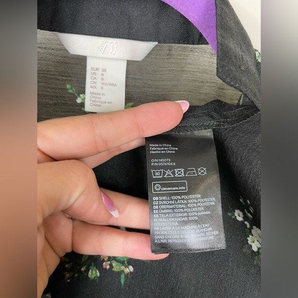 H&M Puffed Sleeve Ruffled Blouse - Black w/floral print - Picture 10 of 12